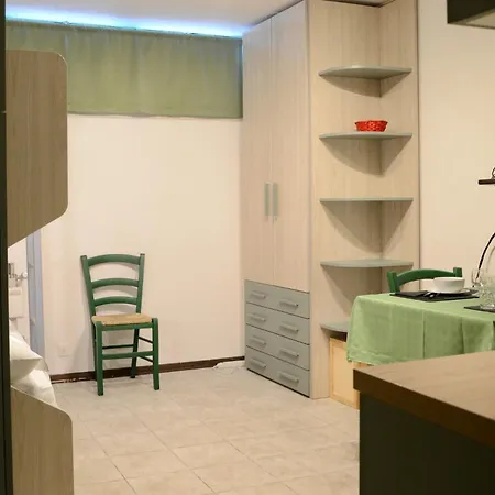Hostdomus - Grey Mono Apartment